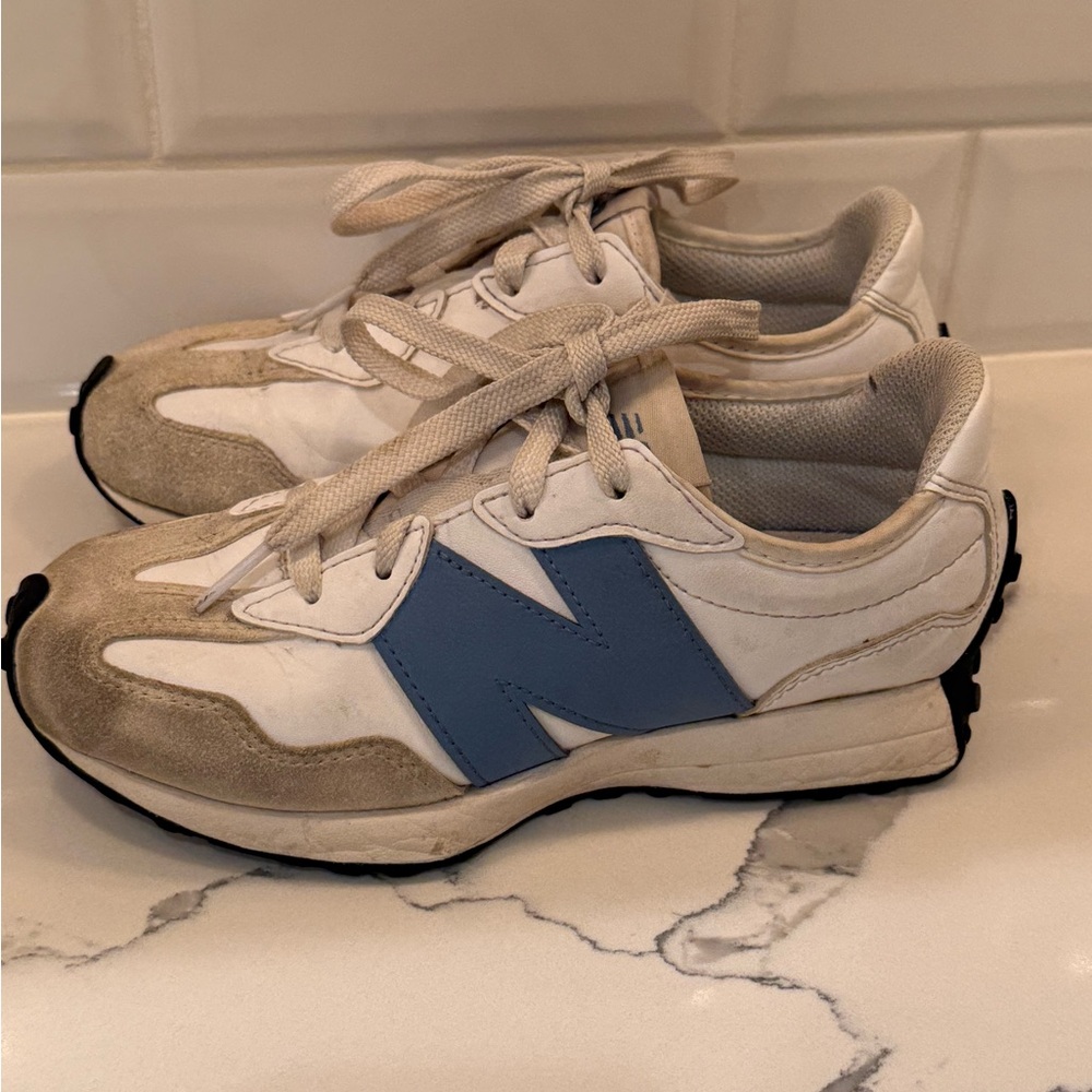 New Balance Kids Sz 1 327 Sneakers in White and Laguna Blue